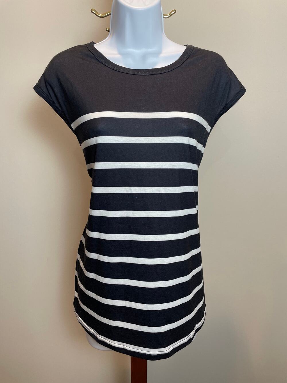 XIEERDUO Classic Black & White Striped Short Sleeve Top Size M (NWT)